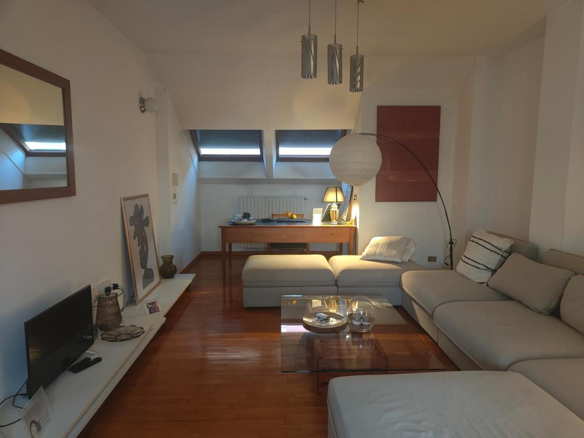 Grande Apartamento, Centro Di Asti Apartment Luaran gambar